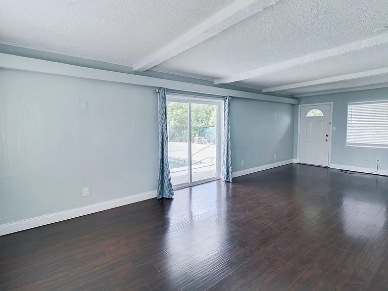 3320 Lila Dr — Photo 2