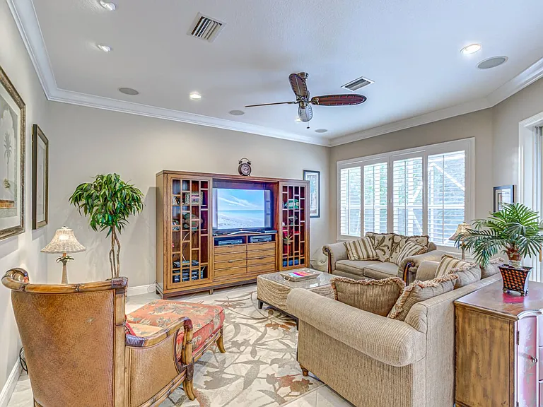 454 Island Cir — Photo 11