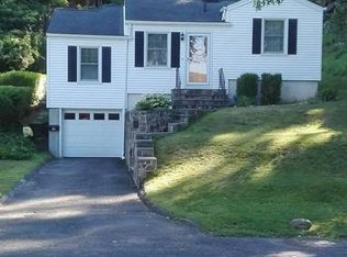 12 Buttonball Trl, Norwalk, CT 06851