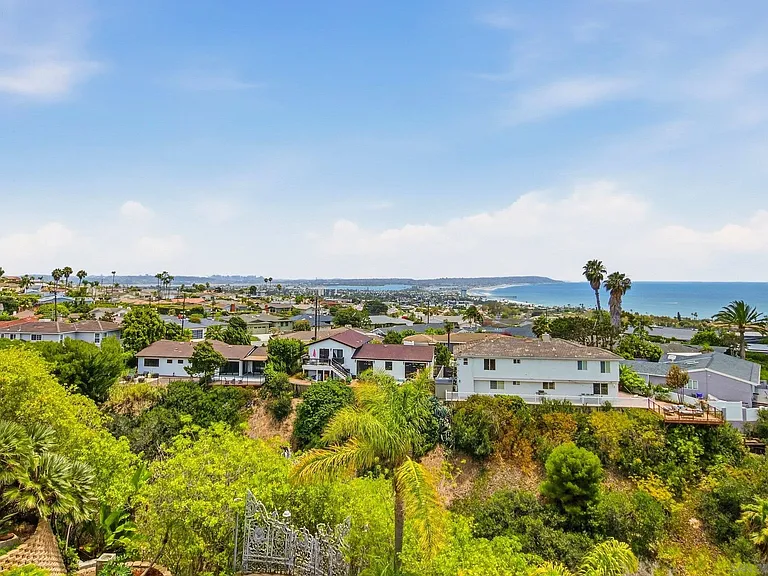 1011 Avenida Amantea — Photo 46