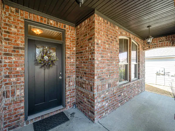 1004 Bethpage Ln, Calera, AL 35040