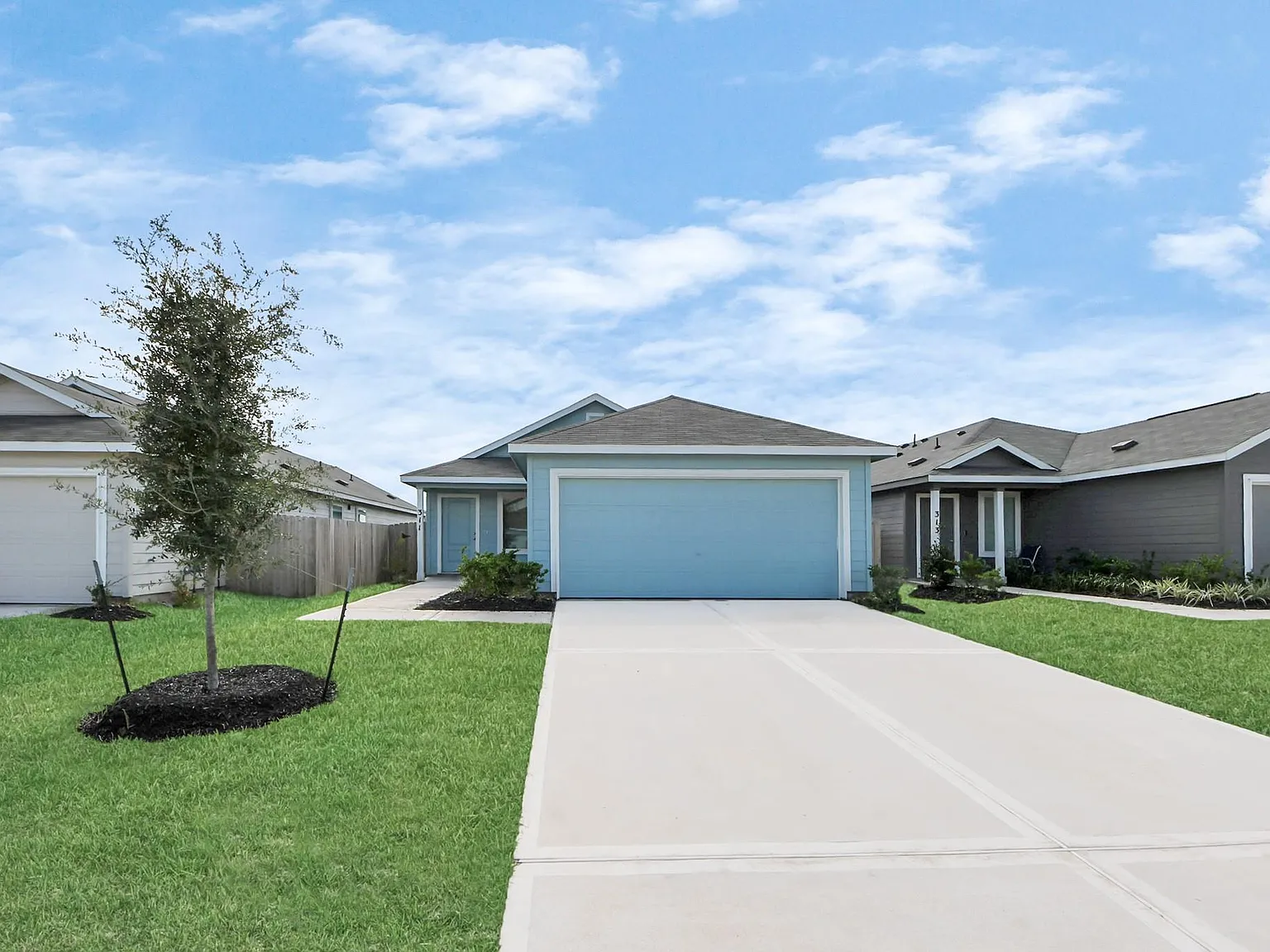 3 bed, 2.0 bath, 1411 sqft, $1,700 — Photo 2