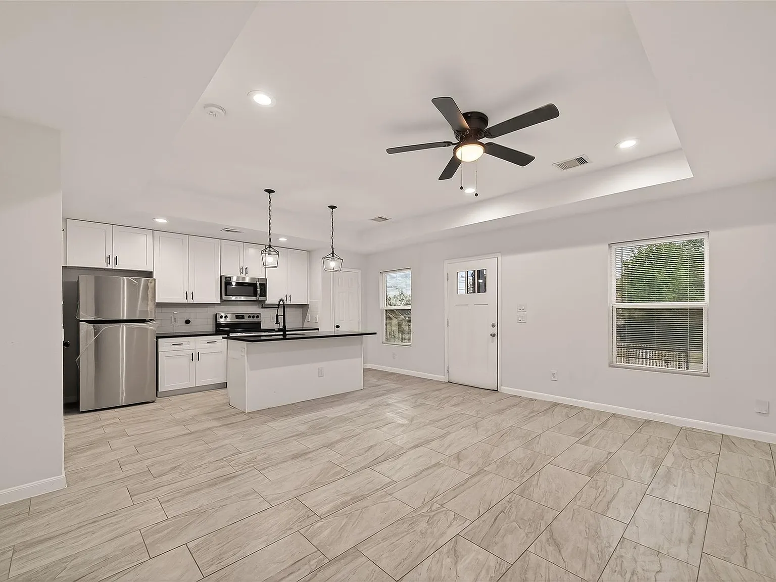 3 bed, 2.0 bath, 1300 sqft, $1,850 — Photo 4