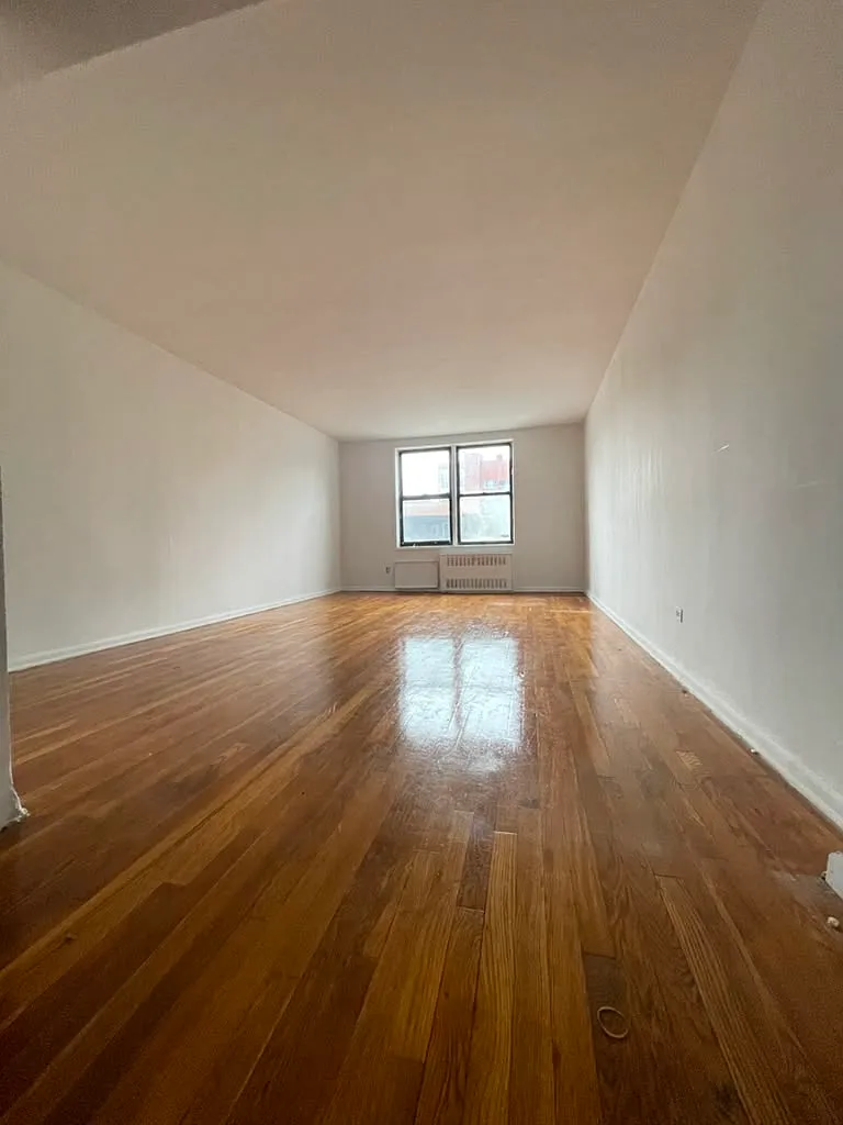 38th Ave, Flushing — Photo 1