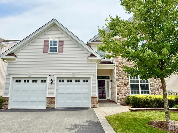 38 Inverness Dr S, Kendall Park, NJ 08824