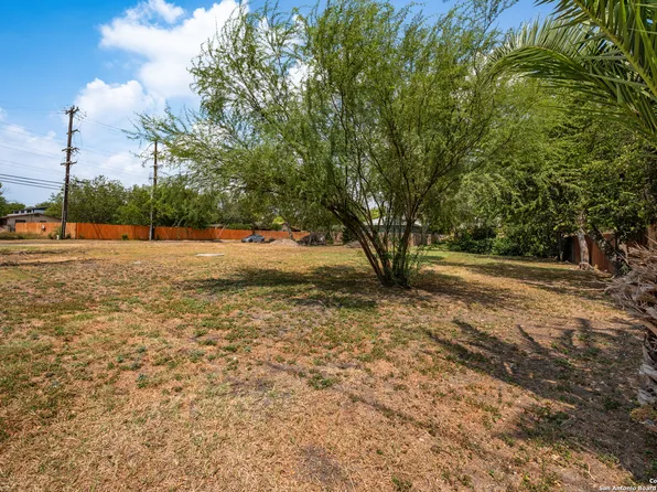 205 W Aviation Blvd LOT 9&10, Universal City, TX 78148