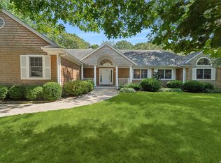 18 Old Fields Ln, Quogue, NY 11959