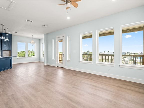 4th image of 4101 Summit Dr