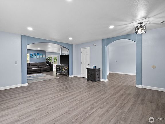 3rd image of 20723 197th Avenue E