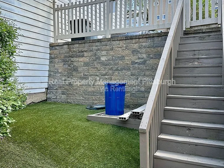 138 Pius St — Photo 21