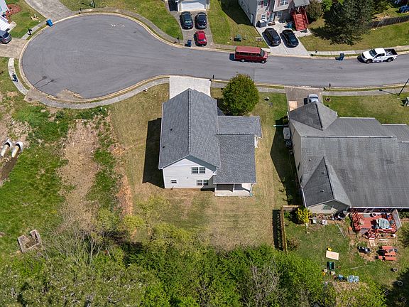 4th image of 7 Foliage Way NE