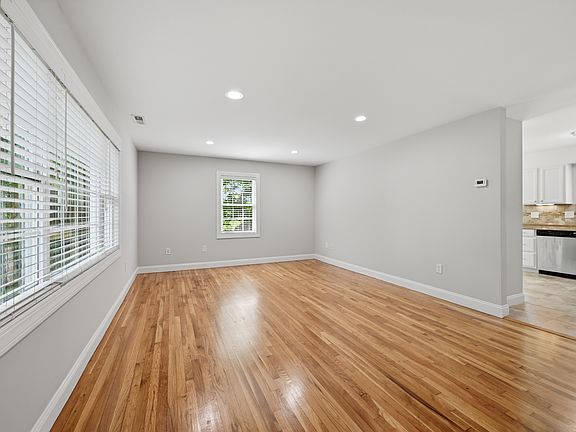 4th image of 66 Jefferson Ave #A