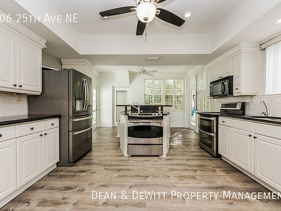 5th image of 106 25th Ave NE