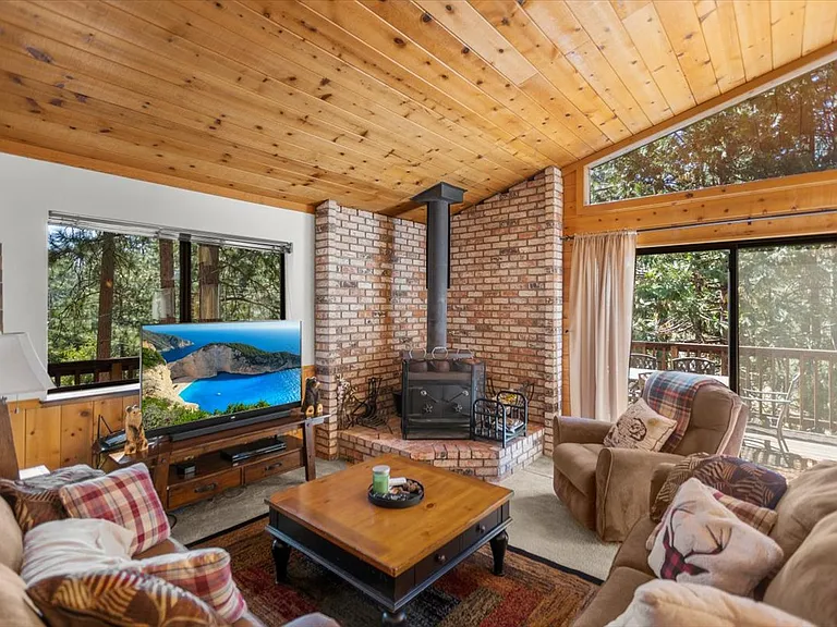 2518 Elizabeth Dr — Photo 16