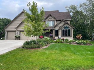 690 Bridle Ridge Rd, Eagan, MN 55123