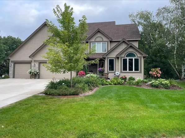 690 Bridle Ridge Rd, Eagan, MN 55123