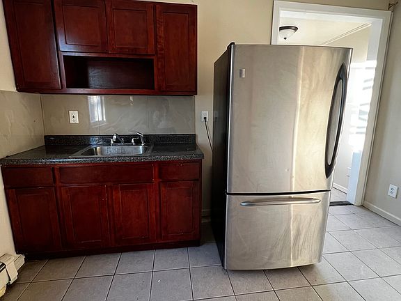 2nd image of 923 S 17th St Floor 2