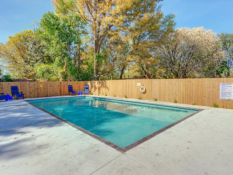 3241 Maplewood Dr — Photo 6