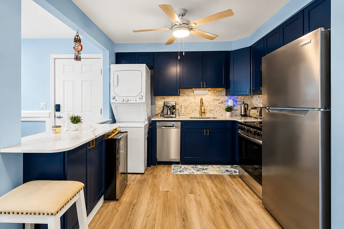 2 bed, 1.0 bath, 846 sqft, $2,300 — Photo 2