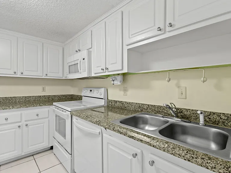 2800 N Ocean Dr #A-8B — Photo 8