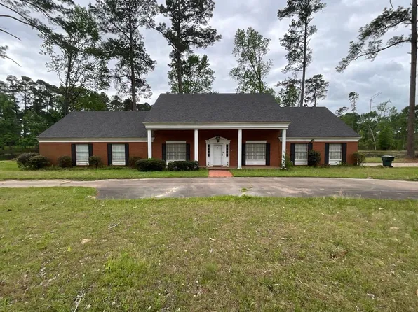 1215 Englewood Dr, Nacogdoches, TX 75964