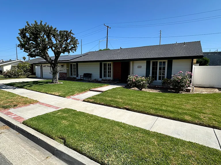 9197 El Cortez Ave — Photo 3