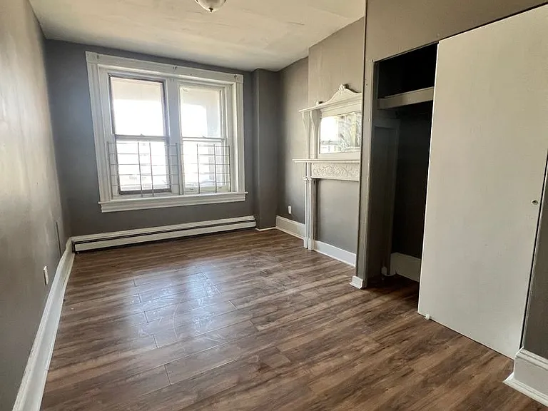 1119 E State St — Photo 10