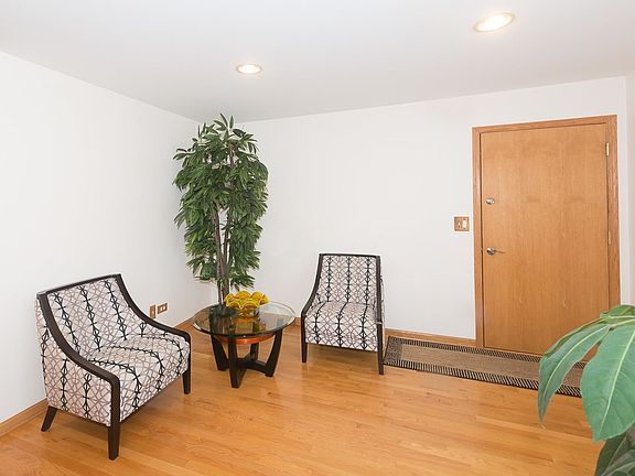 4th image of 2534 N 72nd Ct