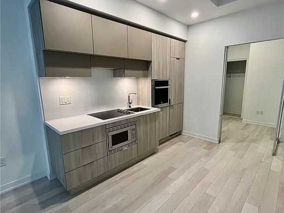 2nd image of 39 Roehampton Ave #308
