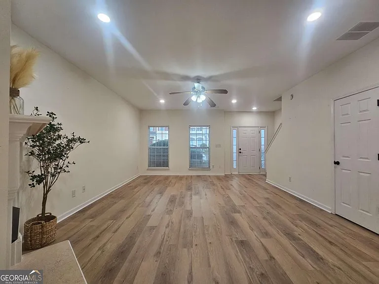 619 Kenridge Way — Photo 5