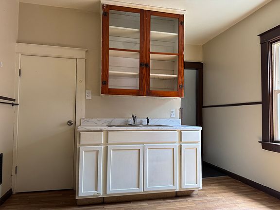 3rd image of 3040 Monroe Ave #1