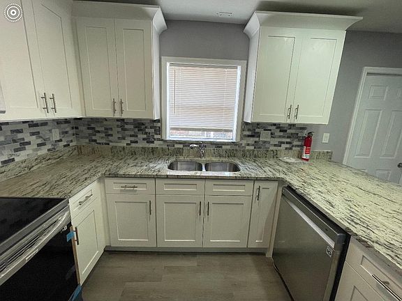 5th image of 4003 W La Salle St