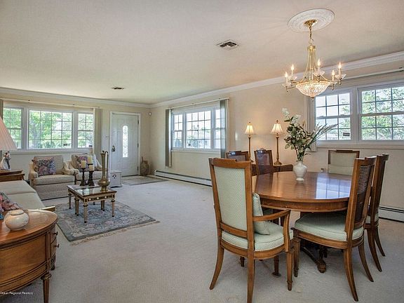 5th image of 161 Harrington Dr N