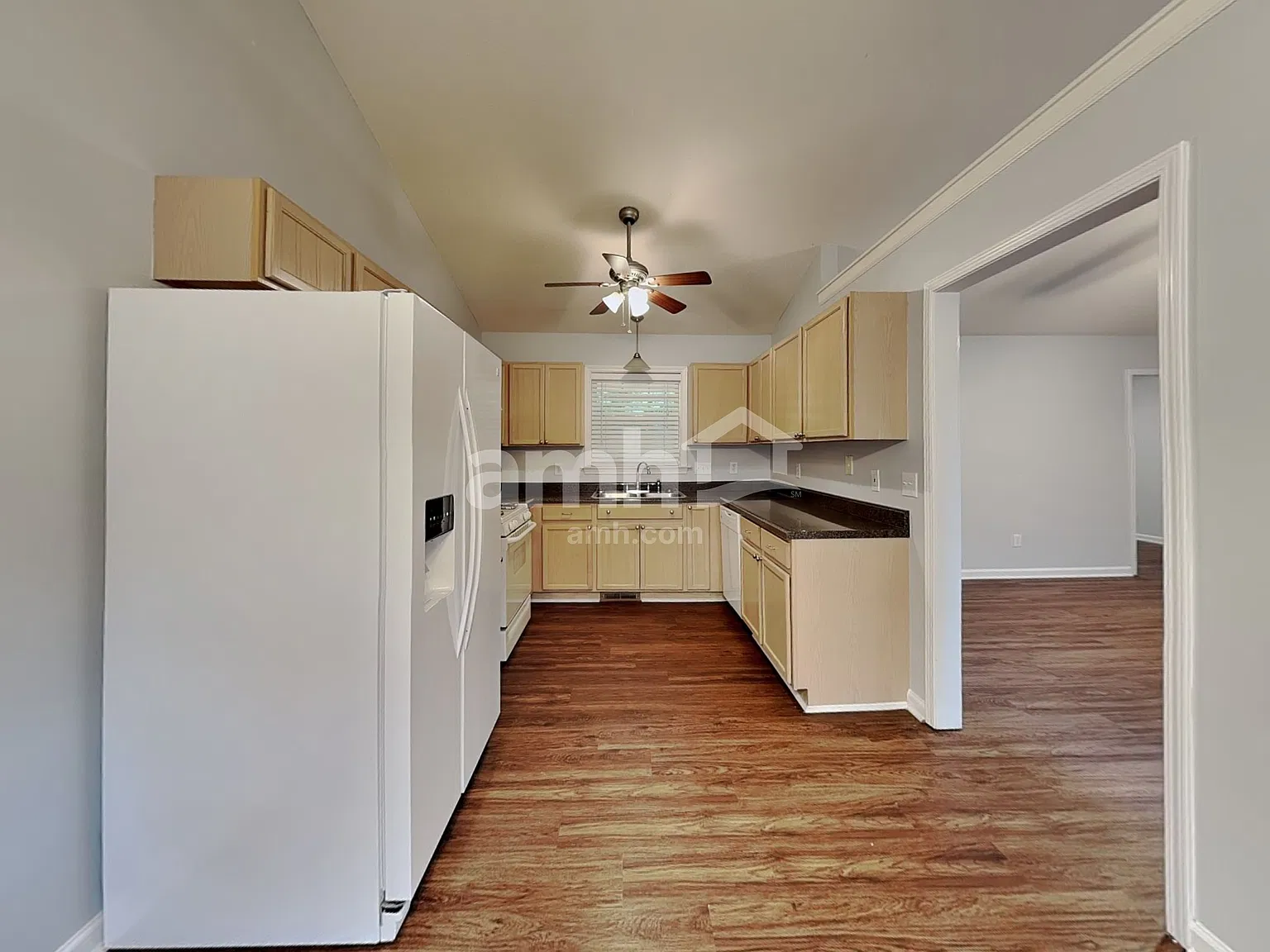 3 bed, 2.0 bath, 1147 sqft, $1,975 — Photo 3