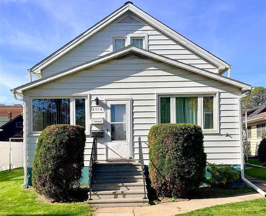 1st image of 2113 10th Ave E