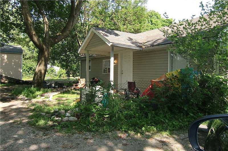 2nd image of 2122 Conrad Ave