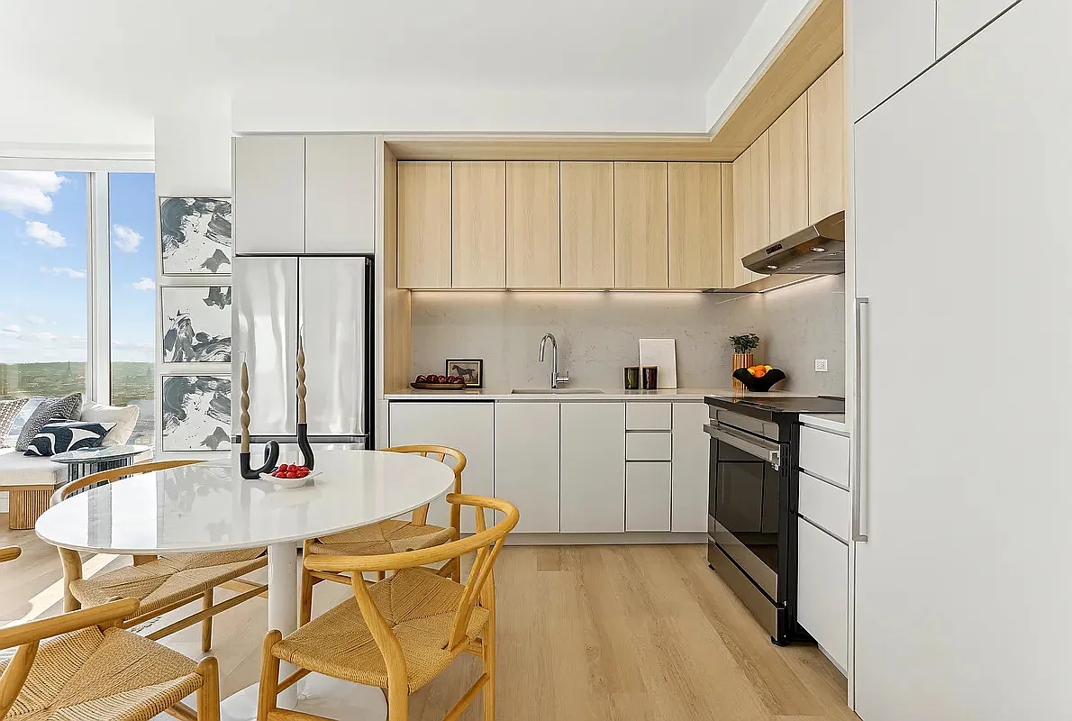 17 Hanover Place — Photo 3