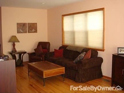 Spacious living room for 2 seating areas