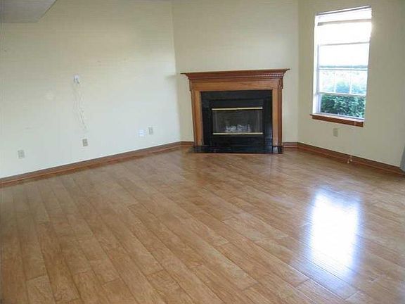 3rd image of 6686 Wimbledon Dr