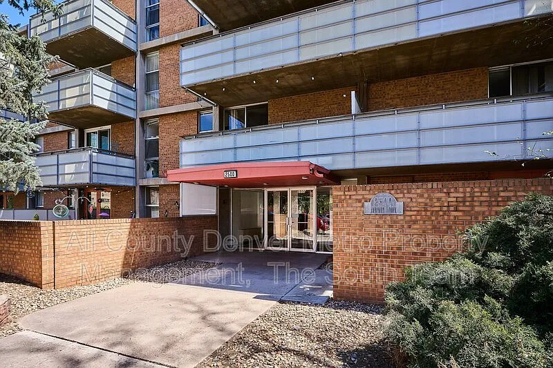 1 bed, 1.0 bath, 698 sqft, $1,335 — Photo 2