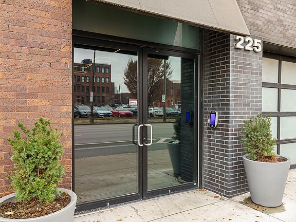 4th image of 225 N 4th St Suite 301