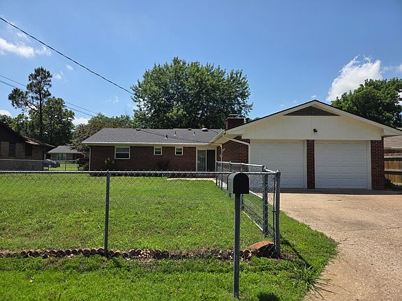 2nd image of 1242 SE Saddle Ln