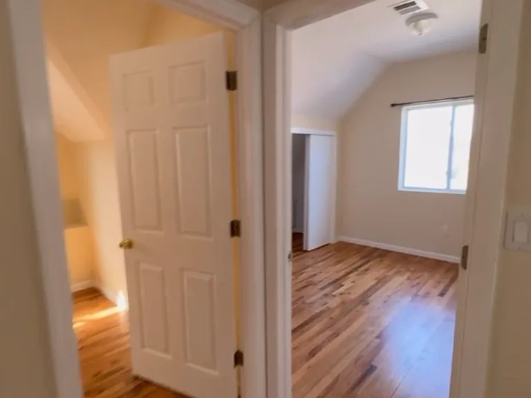 226 Benziger Ave — Photo 4