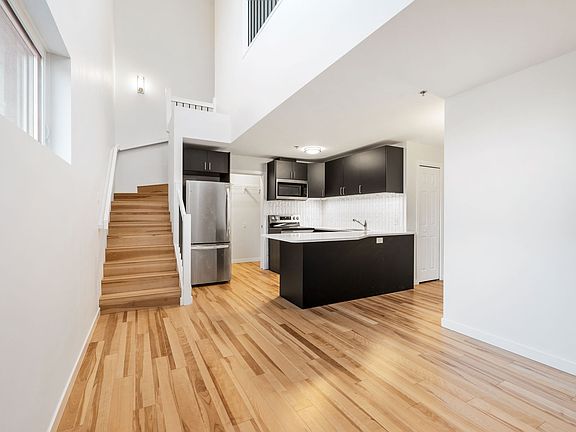 4th image of 260 Wellington Cres #1177159