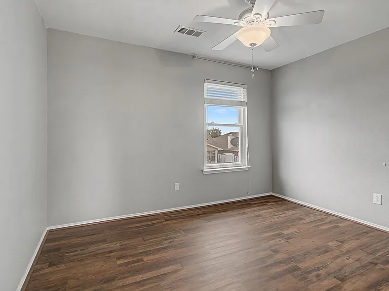5016 Meridian Ln — Photo 29