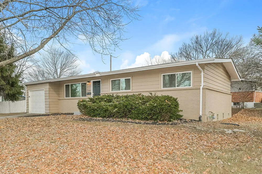 3 bed, 2.0 bath, 1304 sqft, $2,500 — Photo 4
