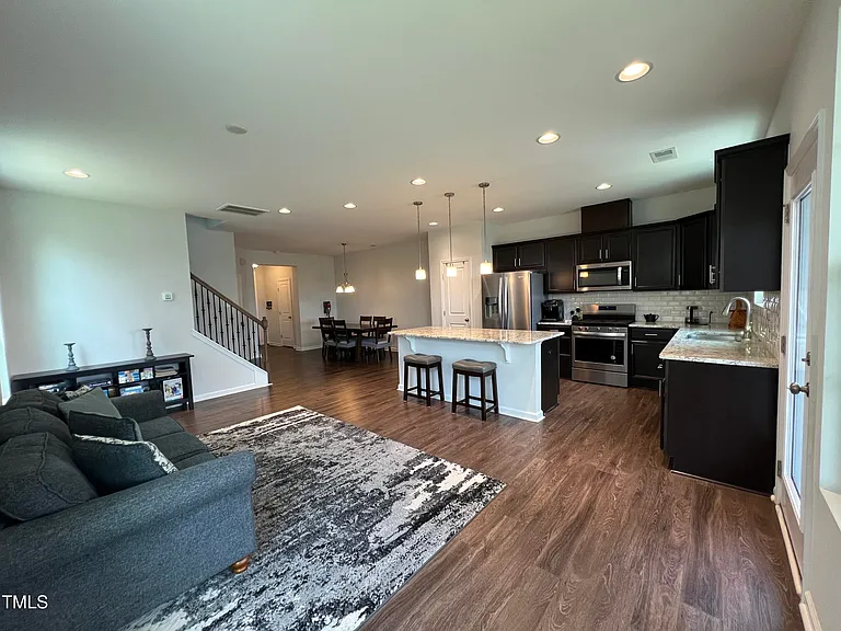 1109 Little Gem Ln — Photo 8