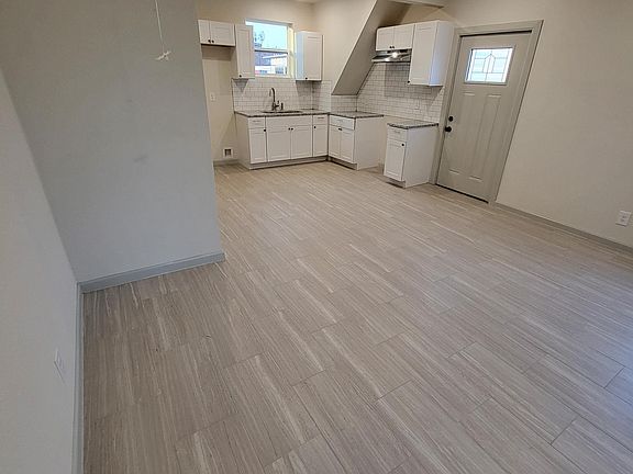 5th image of 647 Hammond Ave #202