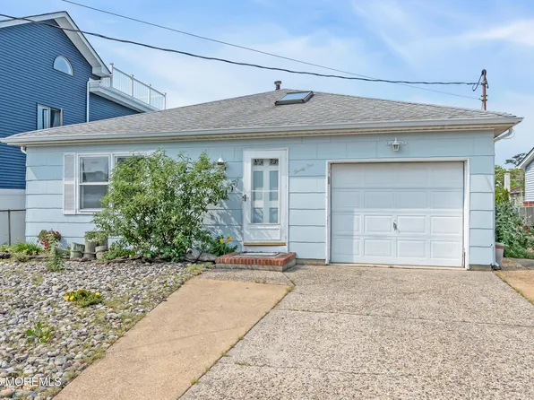 21 Clearwater Way, Toms River, NJ 08753