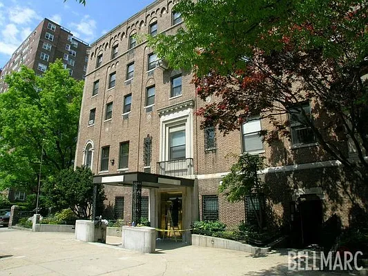 Rented by Bellmarc Realty | media 2